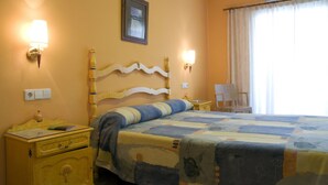 Desk, free cots/infant beds, free WiFi - Es Furió (Palafrugell)