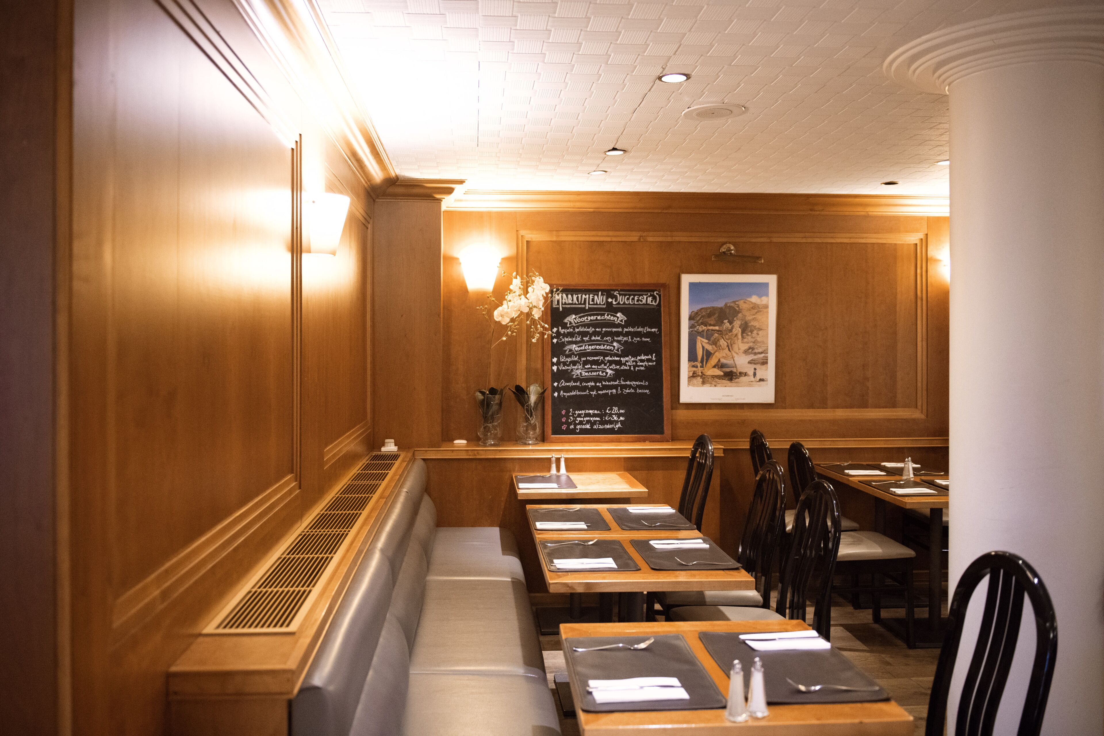 breakfast, lunch and dinner served