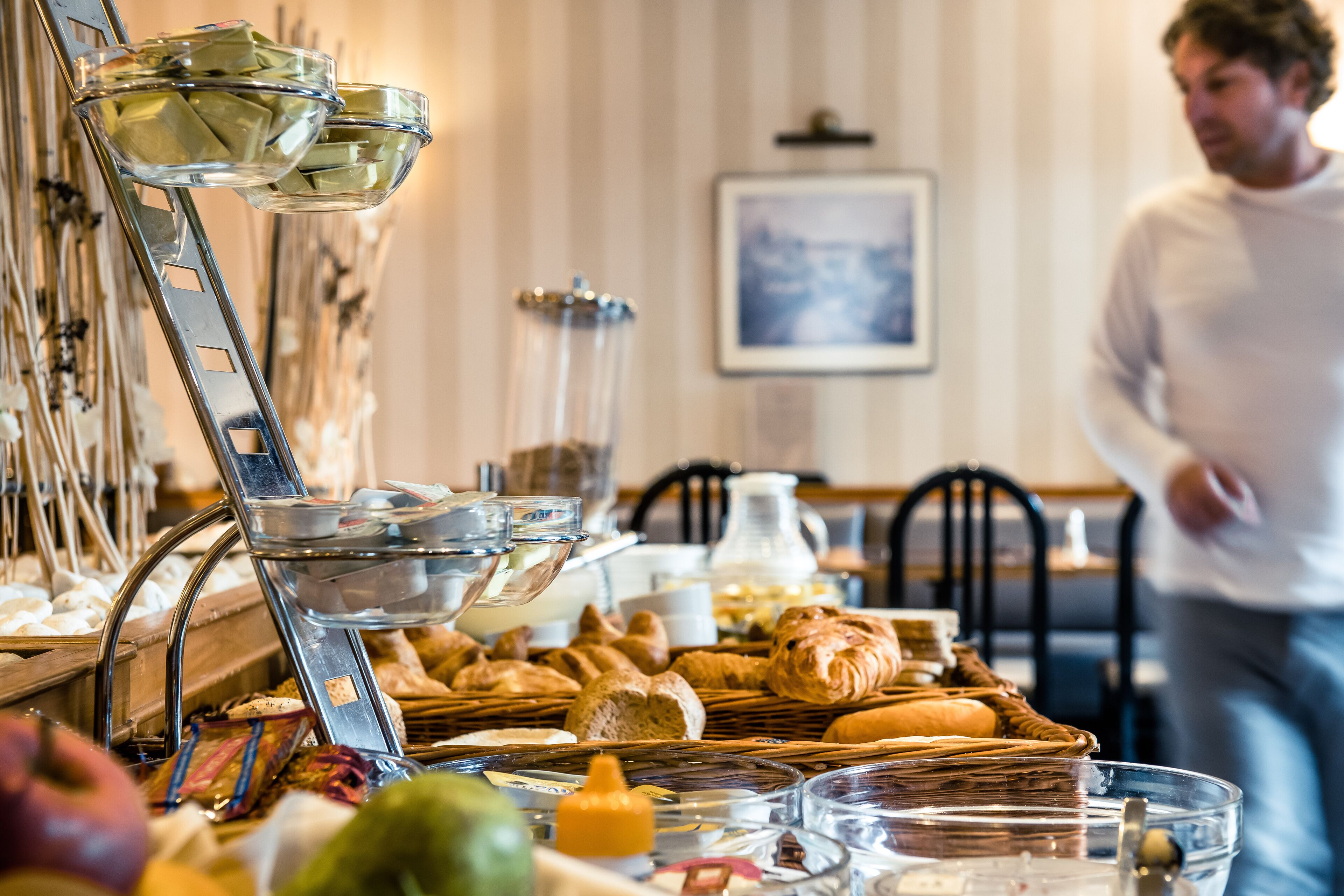 Café da manhã com buffet grátis todos os dias