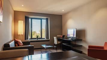 Bộ đồ giường cao cấp, két bảo mật tại phòng, trang trí khác biệt