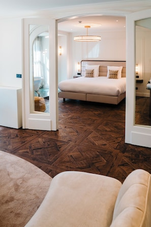 Luxury Suite | Hypo-allergenic bedding, in-room safe, desk, blackout curtains - Hotel Du Parc (Ostend)