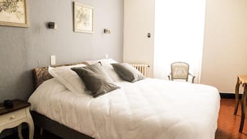 Premium bedding, in-room safe, iron/ironing board