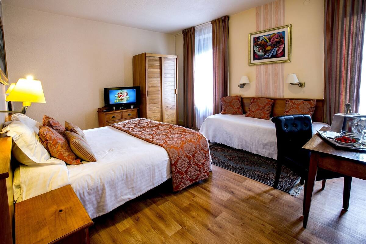 standard triple room | soundproofing, free wifi, bed sheets