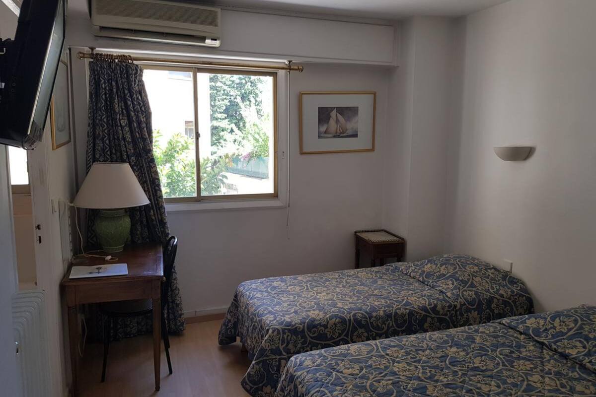 Zimmersafe, schallisolierte Zimmer, Bügeleisen/Bügelbrett