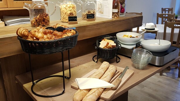 A breakfast buffet with bread, pastries, and cereal options. - Logis Hôtel le Relais du Mont Blanc (Magland)