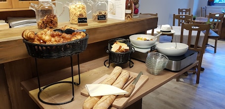 Desayuno buffet todos los días (con cargo)