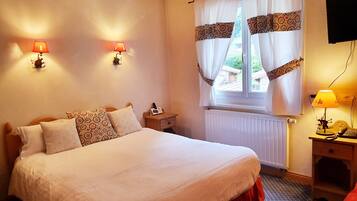 Bureau, espace de travail pour ordinateur portable, rideaux occultants