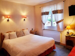 書桌、筆電工作空間、遮光布/窗簾、隔音