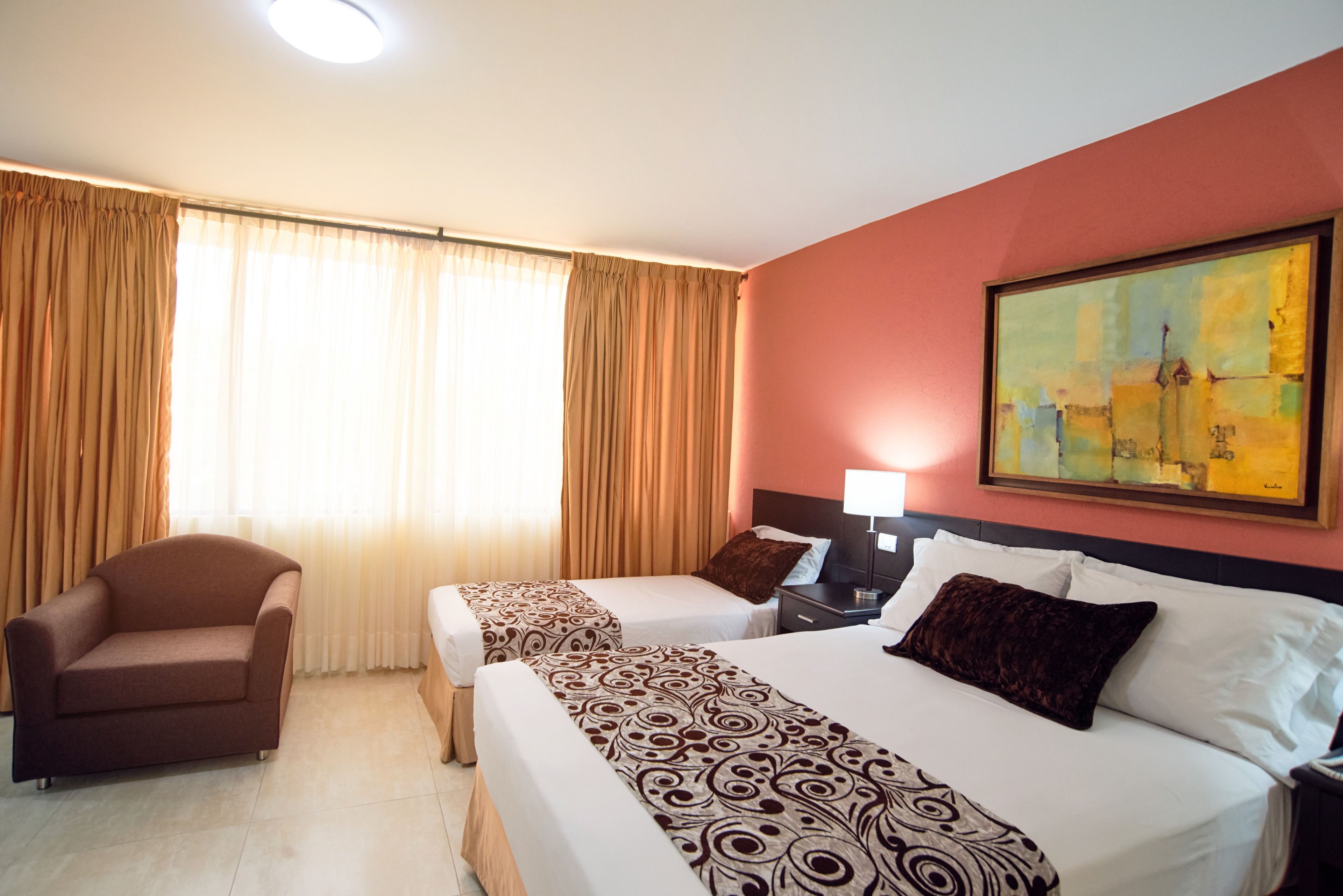 Ropa de cama de alta calidad y minibar 