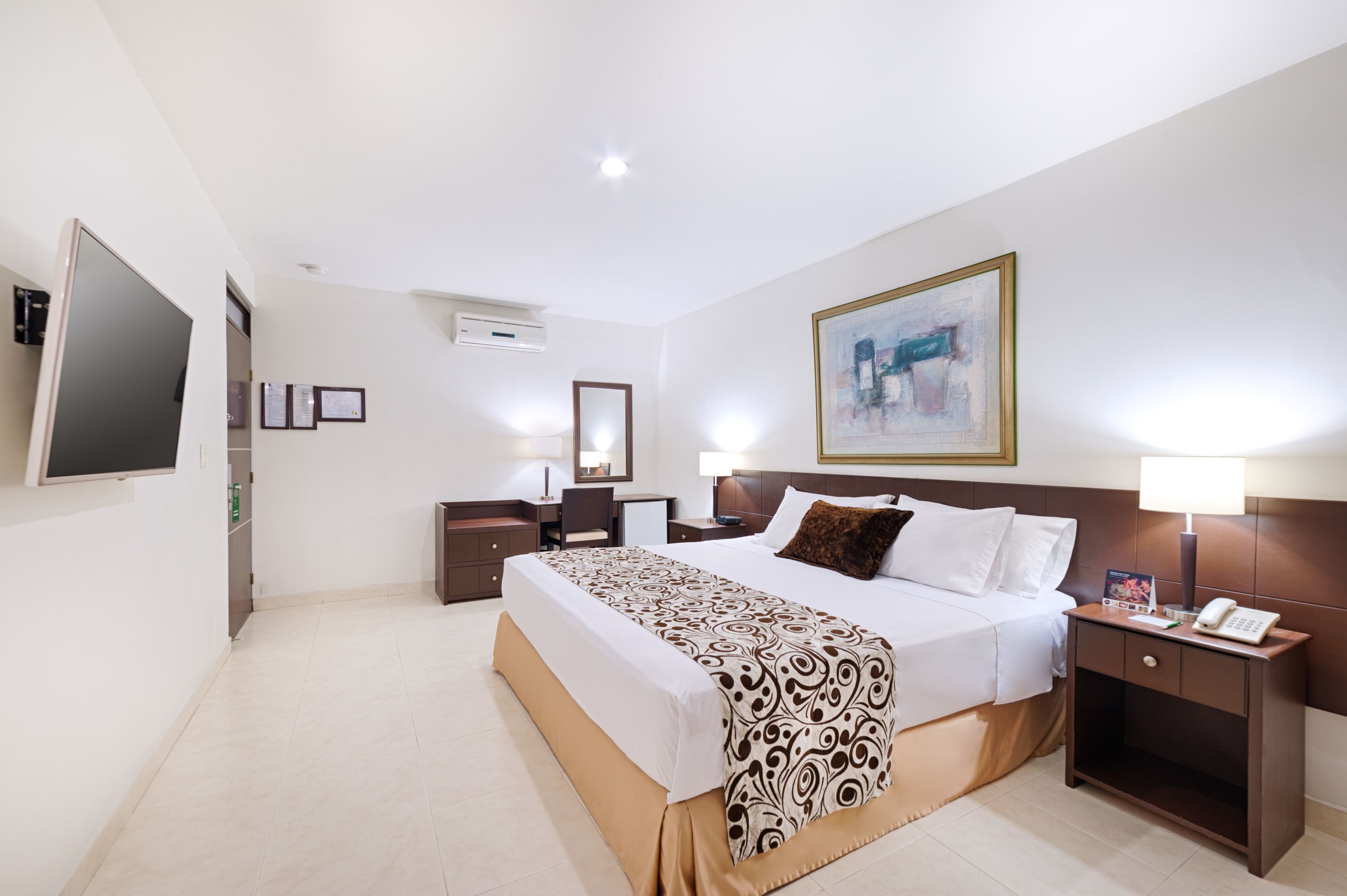 Ropa de cama de alta calidad y minibar 