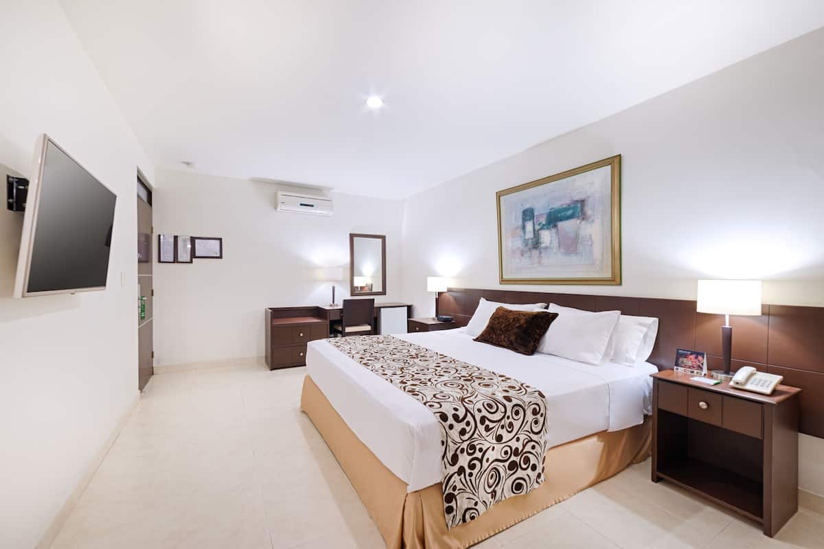 Literie de qualité, minibar, coffre-fort, décor unique