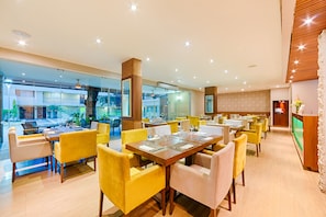 Frühstück, Mittagessen und Abendessen