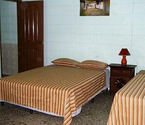 Quarto casal | Wi-Fi de cortesia, roupa de cama