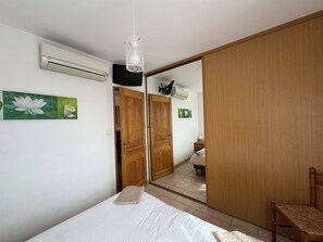 1 bedroom, premium bedding, pillowtop beds, in-room safe - Hotel & Residence de la Transhumance (Saint-Martin-de-Crau)