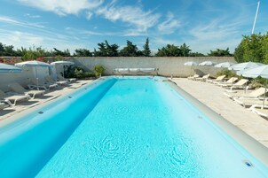 Seasonal outdoor pool, pool umbrellas, sun loungers