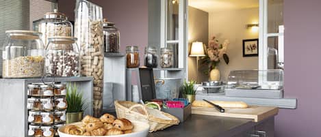 Desayuno buffet todos los días (EUR 14 por persona)