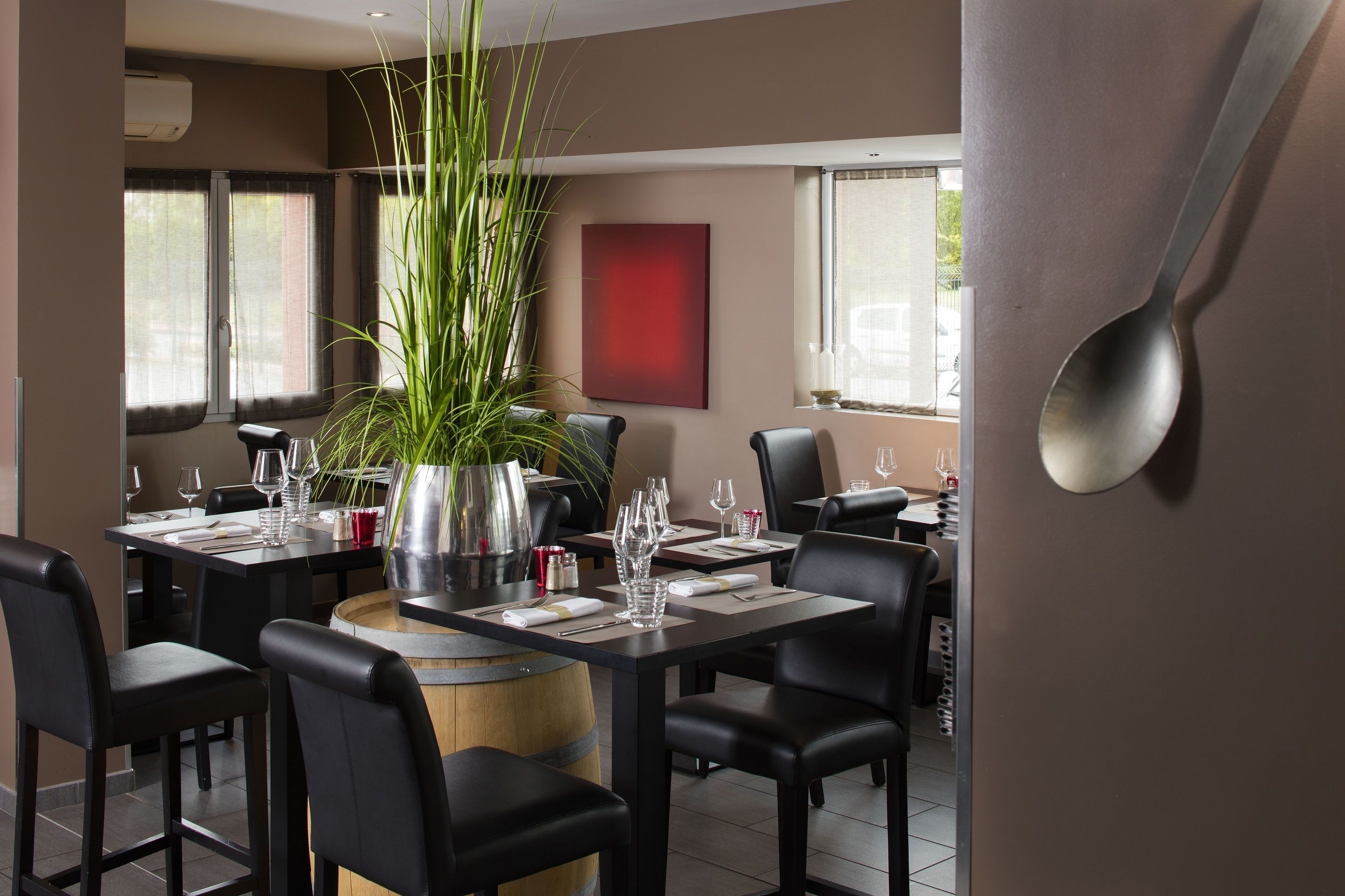 breakfast and dinner served, french cuisine