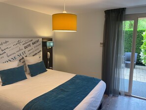 高级双人房 | 特色装修、特色家居、办公桌、隔音