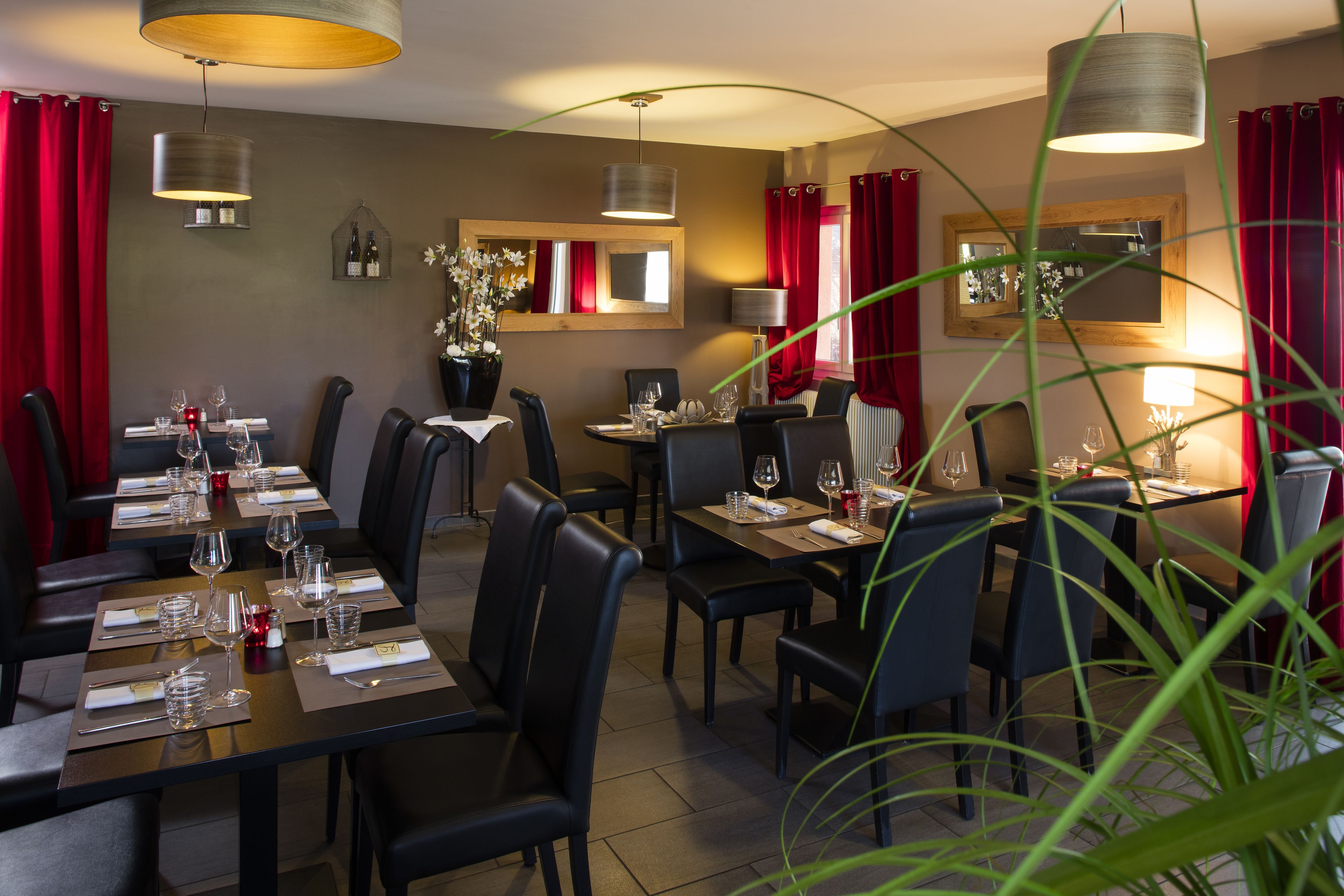 breakfast and dinner served, french cuisine