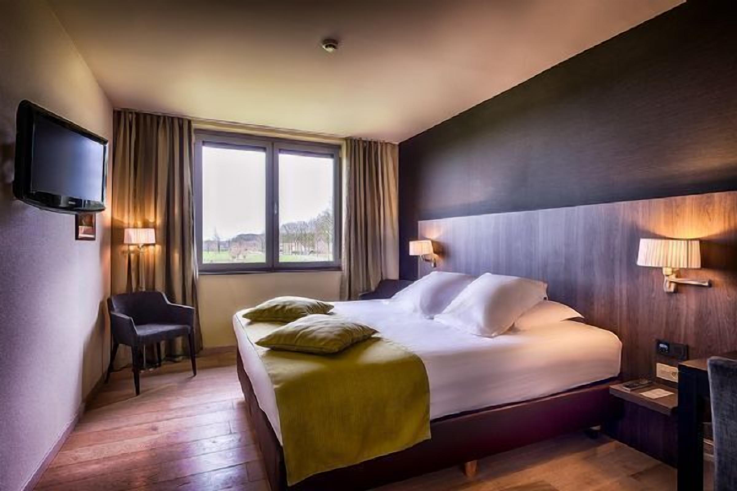 in-room safe, desk, soundproofing, iron/ironing board