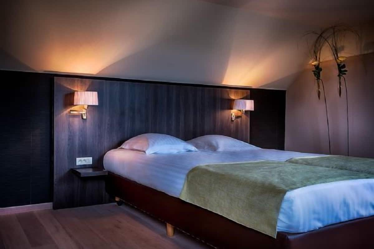 in-room safe, desk, soundproofing, iron/ironing board