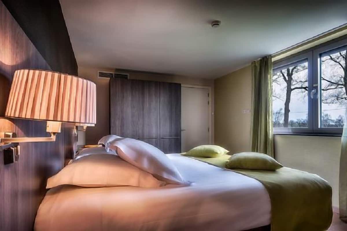 in-room safe, desk, soundproofing, iron/ironing board