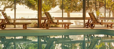 Indoor pool, sun loungers