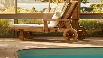 Indoor pool, sun loungers