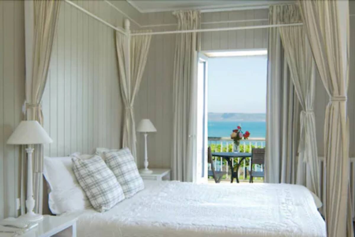 in-room safe, individually decorated, individually furnished, desk