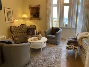 Junior Double Room, 1 Bedroom, Non Smoking, River View | Living area