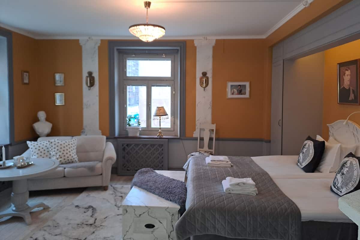 Suite de luna de miel | 1 habitación, decoración personalizada y muebles diferentes