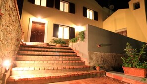 Property entrance - Bouganville B&B (Cefalù)