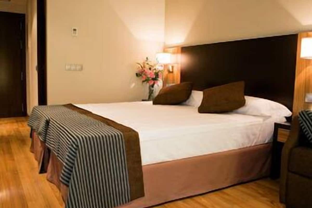 in-room safe, free wifi