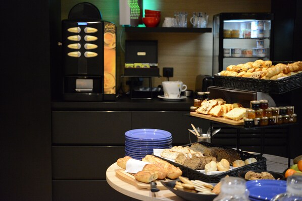 Daily buffet breakfast (EUR 12.5 per person)