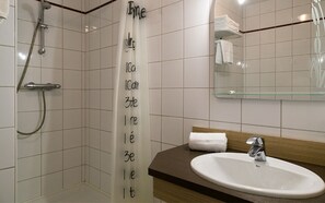 Regadera tipo lluvia, amenidades de baño gratuitas, secadora de cabello 