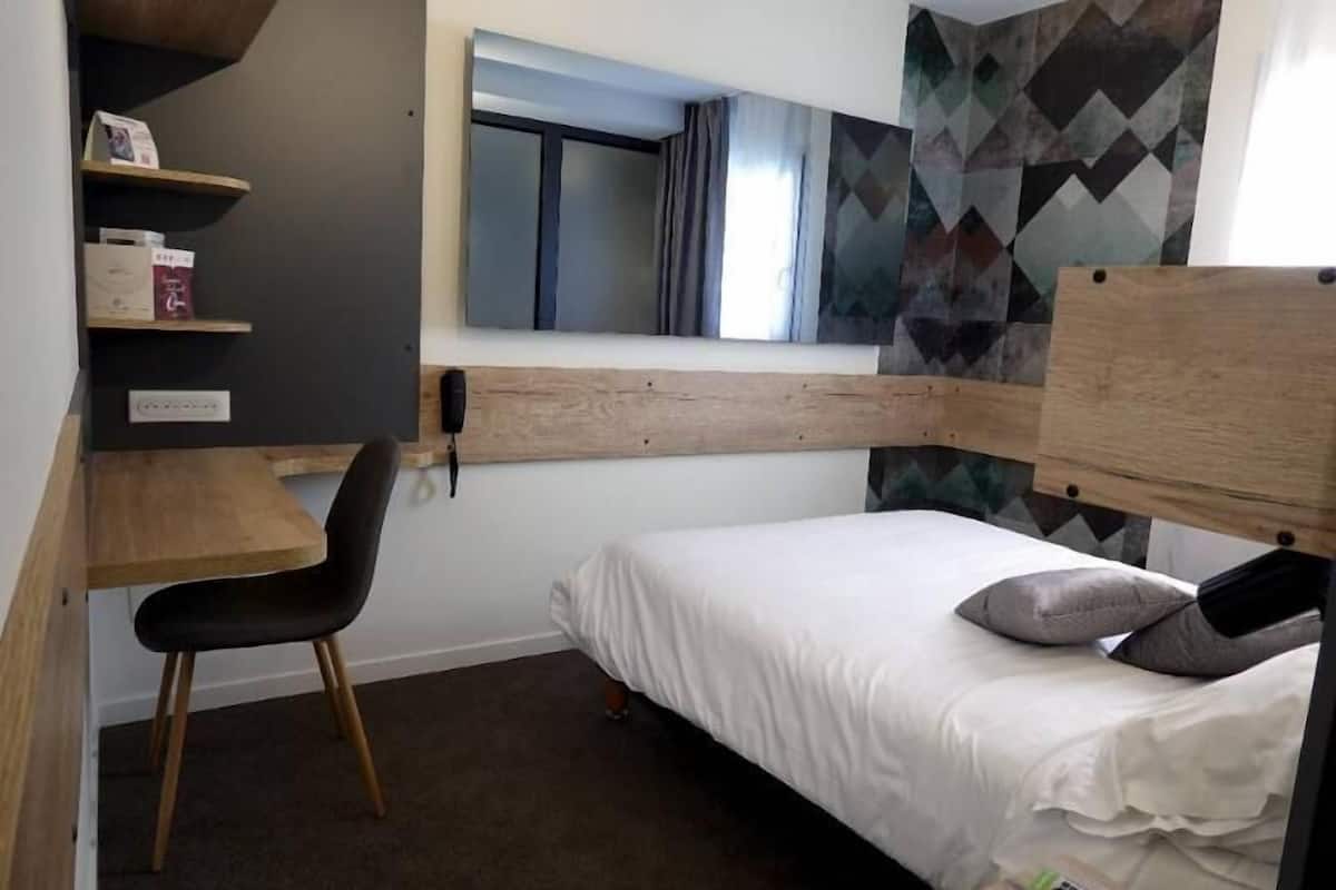 Roupas de cama premium, escrivaninha, quartos à prova de som