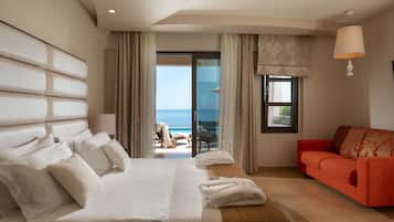 Executive Double Room, Private Pool, Sea View | Ropa de cama de alta calidad, edredón, camas con pillow-top y minibar