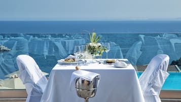 2 restaurants, breakfast served