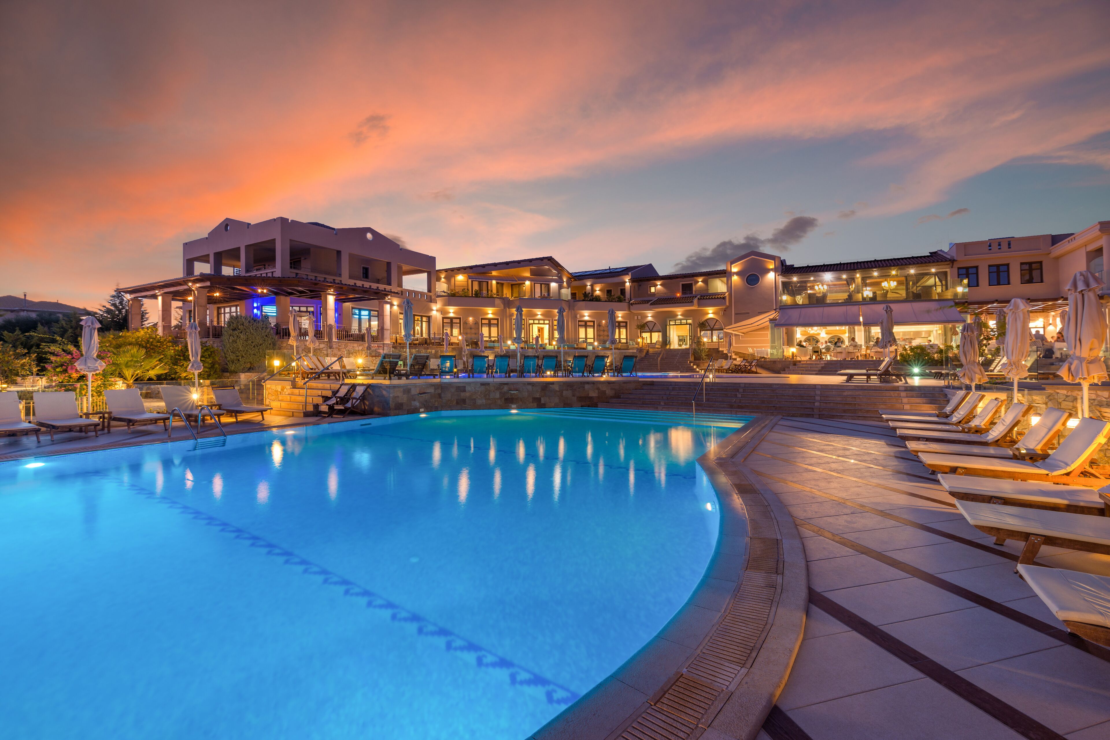 Kolam renang tertutup, 3 kolam renang terbuka, kabana percuma 