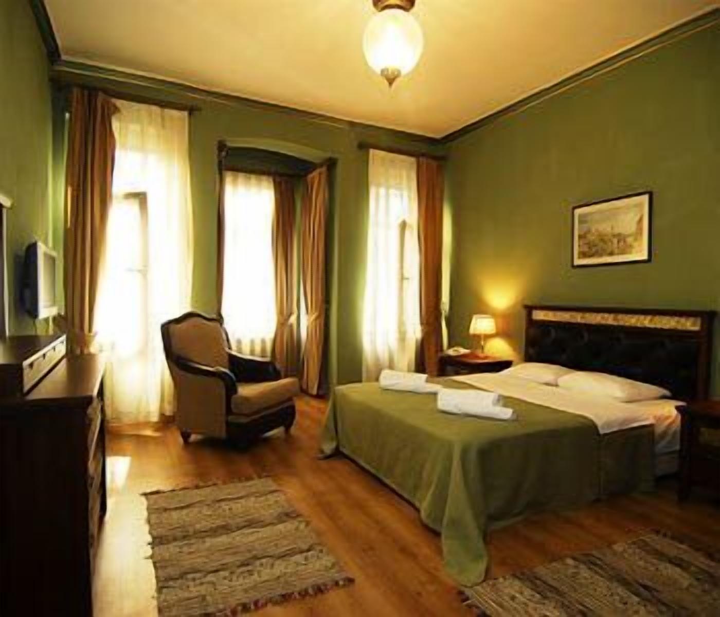 بديكورات فريدة لكل غرفة وطراز فريد لكل وحدة ومكتب ومكواة/لوح كي