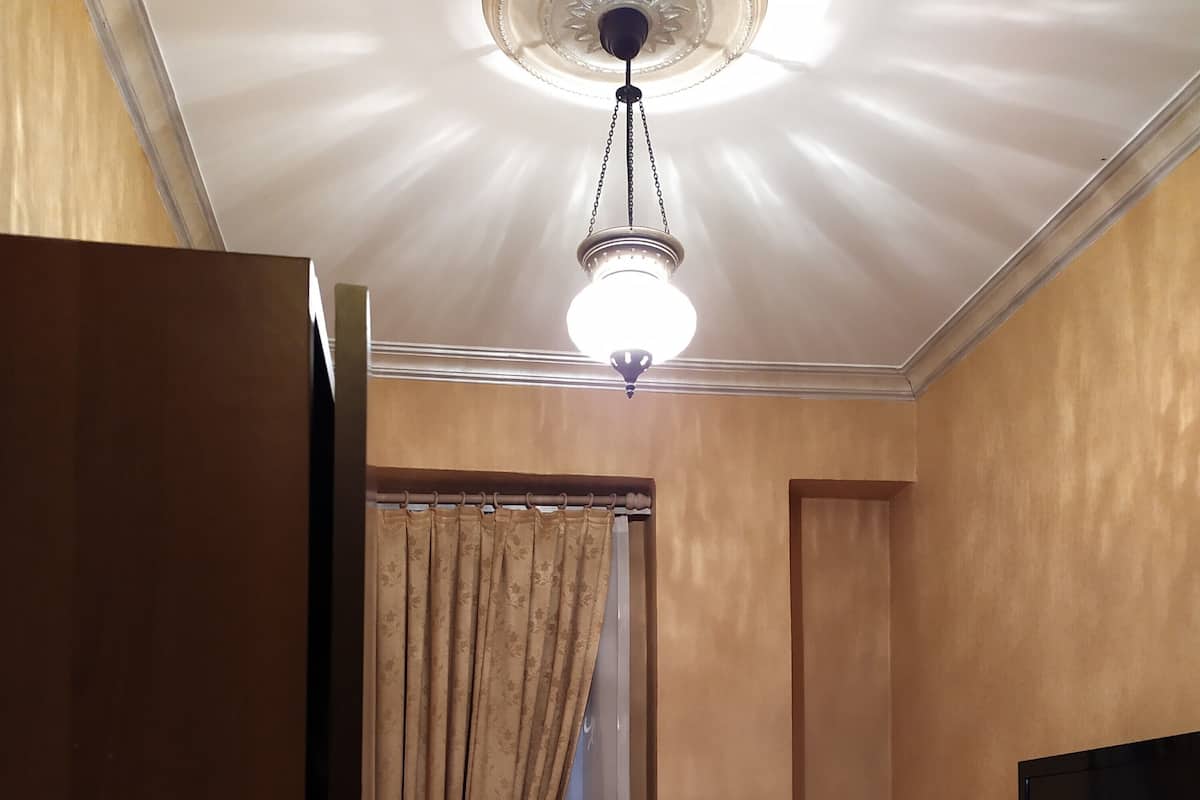 Standard Single Room | Dihias secara berasingan, dilengkapkan perabot secara berasingan, meja