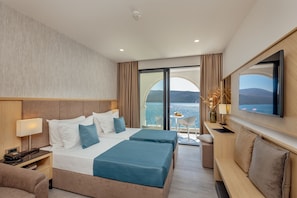 Frette Italian sheets, premium bedding, memory foam beds, minibar - Hotel Perla (Herceg Novi)