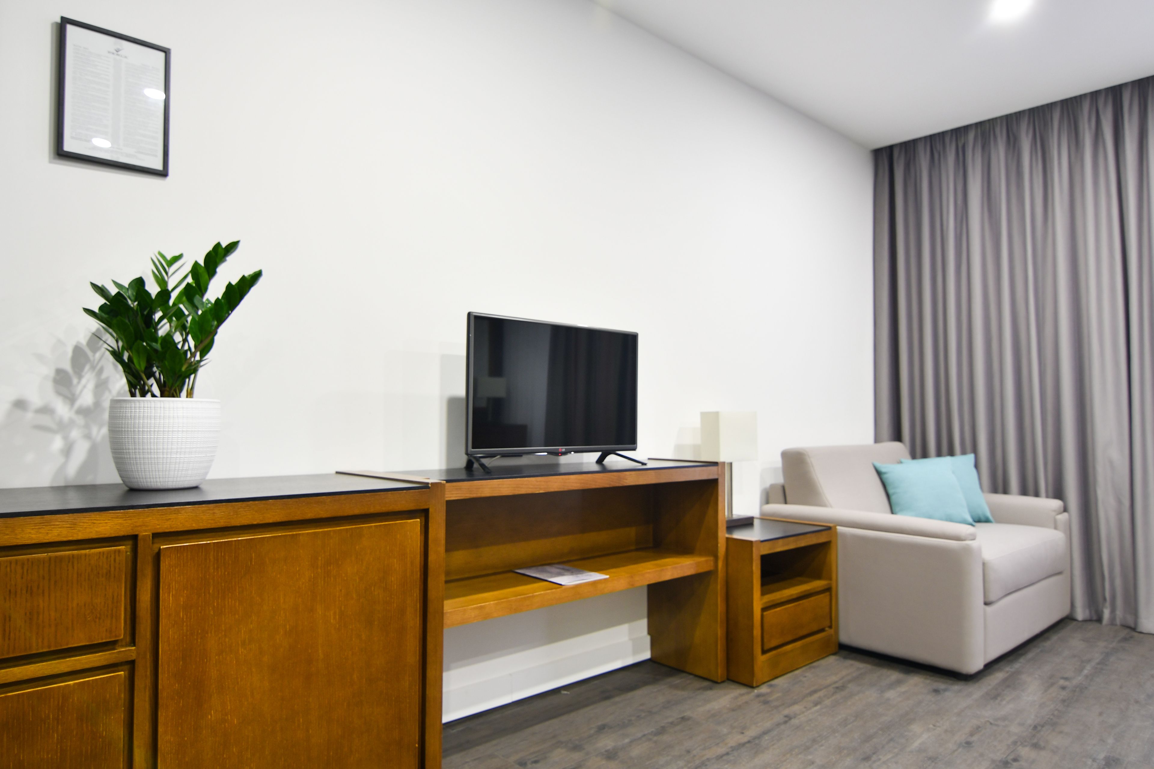 frette italian sheets, premium bedding, memory-foam beds, minibar