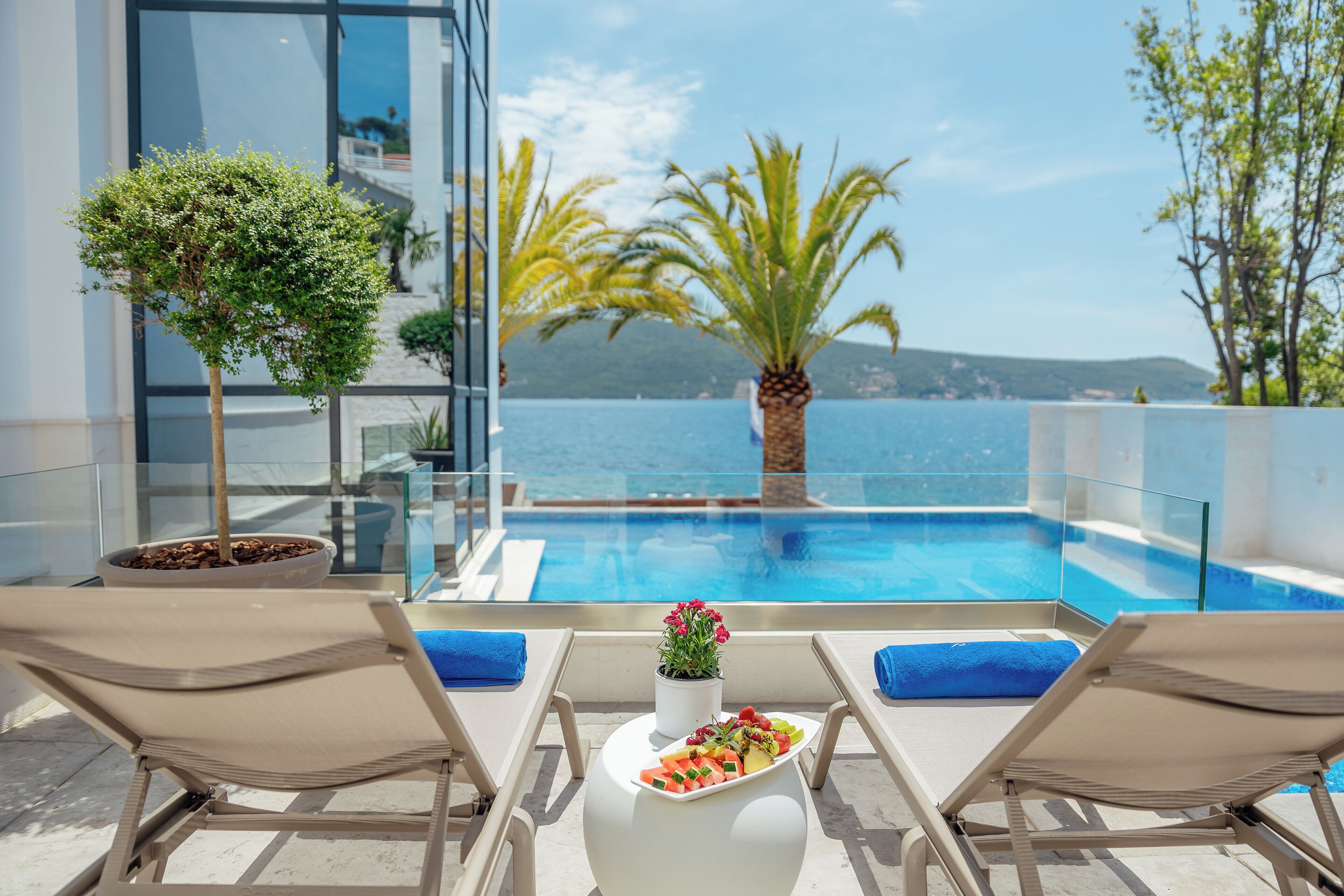 seasonal outdoor pool, pool loungers