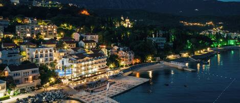 Façade de l’hébergement - soirée/nuit