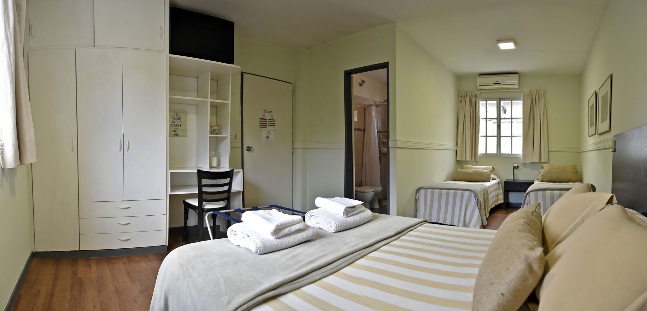 Hypo-allergenic bedding, in-room safe, blackout curtains, free WiFi