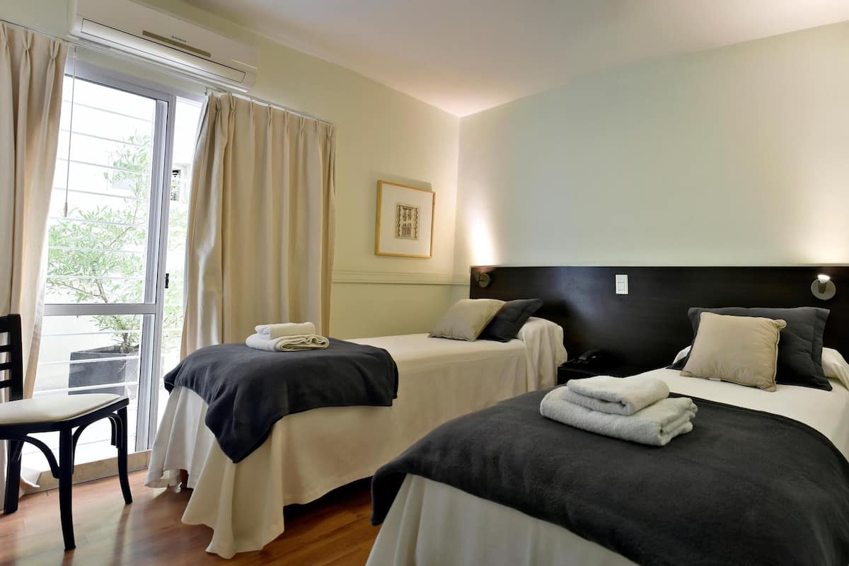 1 Schlafzimmer, Allergikerbettwaren, Zimmersafe, Verdunkelungsvorhänge