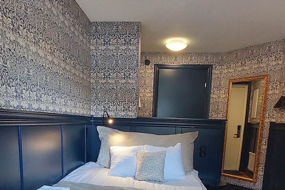 standard single room, 1 bedroom | 2 bedrooms, desk, blackout curtains, soundproofing