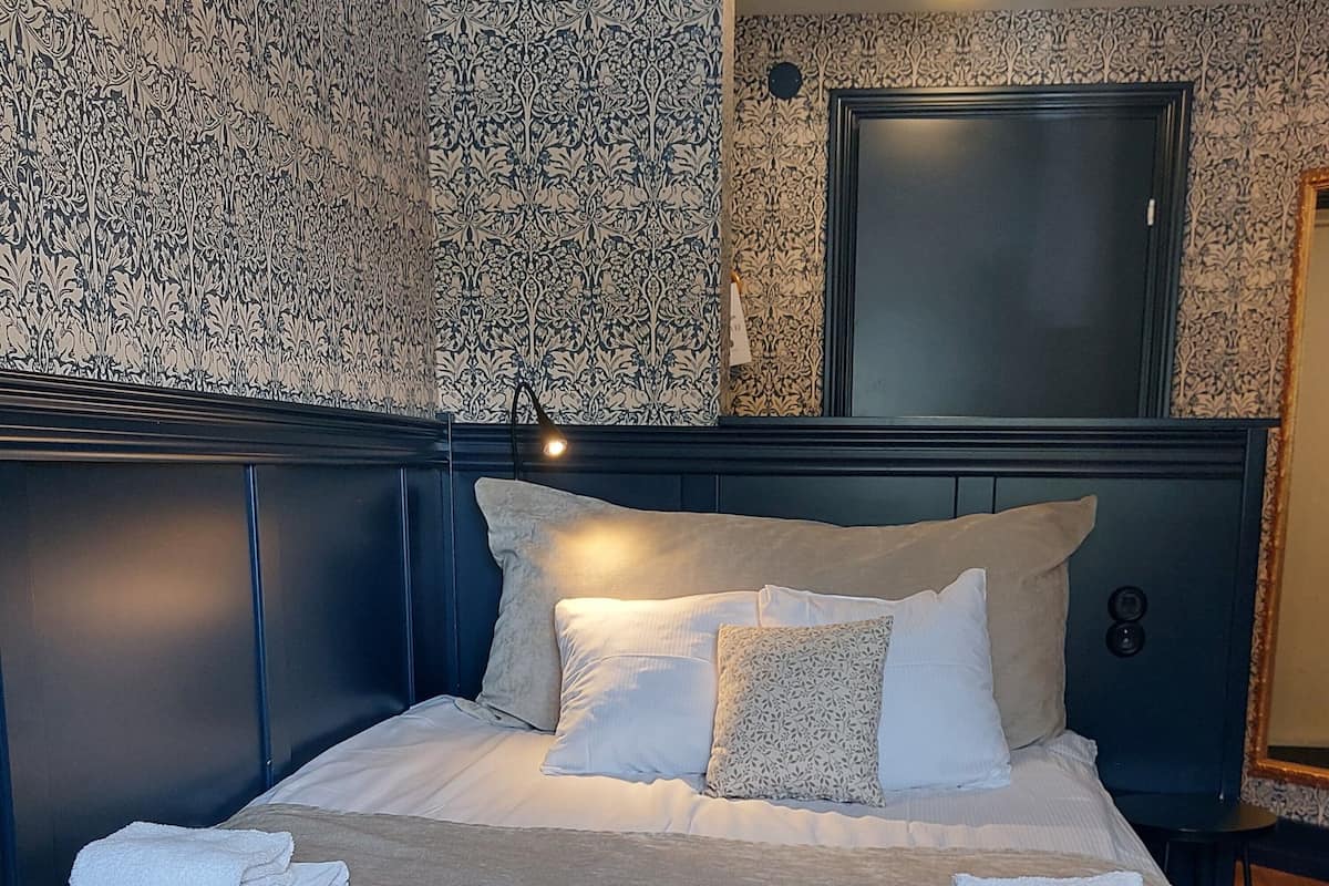 economy double room, 1 bedroom | 2 bedrooms, desk, blackout curtains, soundproofing