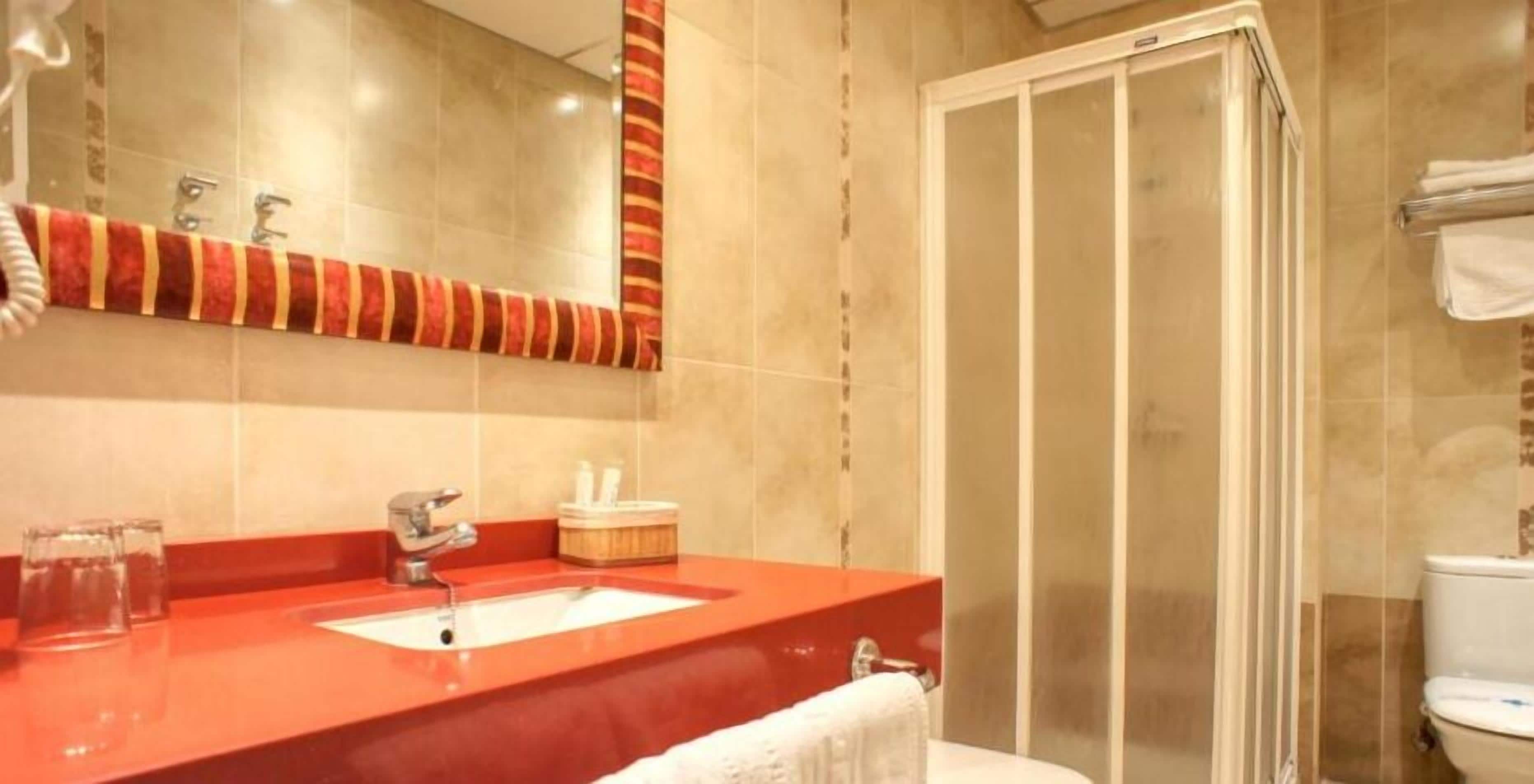 deep-soaking bathtub, hair dryer, bidet, towels